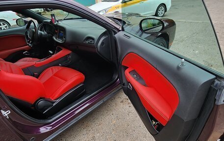 Dodge Challenger III рестайлинг 2, 2021 год, 4 500 000 рублей, 24 фотография