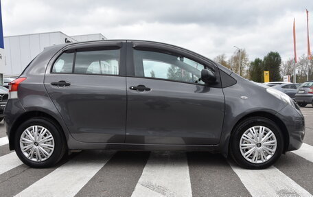 Toyota Yaris III рестайлинг, 2010 год, 550 000 рублей, 10 фотография
