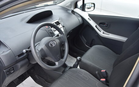 Toyota Yaris III рестайлинг, 2010 год, 550 000 рублей, 15 фотография