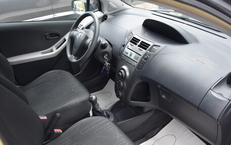 Toyota Yaris III рестайлинг, 2010 год, 550 000 рублей, 18 фотография