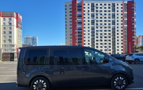 Hyundai Staria, 2022 год, 5 400 000 рублей, 3 фотография