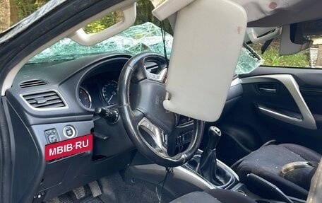 Mitsubishi Pajero Sport III рестайлинг, 2019 год, 800 000 рублей, 3 фотография