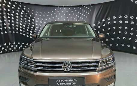Volkswagen Tiguan II, 2017 год, 2 420 000 рублей, 2 фотография