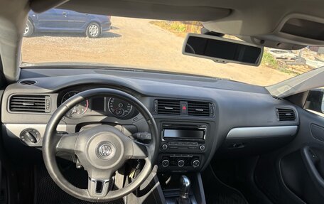 Volkswagen Jetta VI, 2011 год, 999 000 рублей, 5 фотография