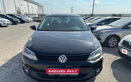 Volkswagen Jetta VI, 2011 год, 999 000 рублей, 3 фотография