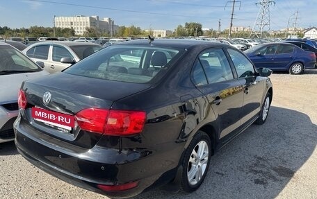 Volkswagen Jetta VI, 2011 год, 999 000 рублей, 2 фотография