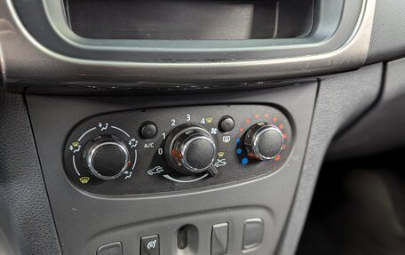 Renault Sandero II рестайлинг, 2016 год, 699 000 рублей, 20 фотография