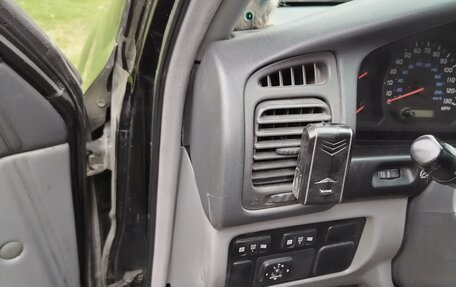 Toyota Land Cruiser 100 рестайлинг 2, 2002 год, 1 600 000 рублей, 7 фотография