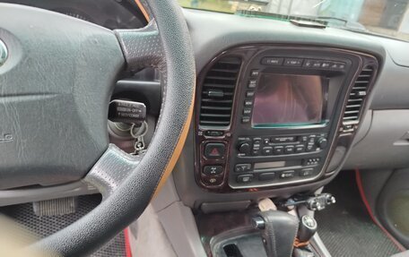 Toyota Land Cruiser 100 рестайлинг 2, 2002 год, 1 600 000 рублей, 17 фотография