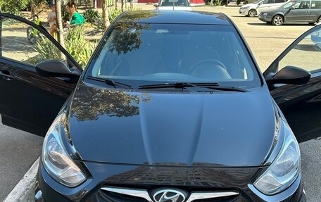 Hyundai Solaris II рестайлинг, 2013 год, 1 200 000 рублей, 2 фотография