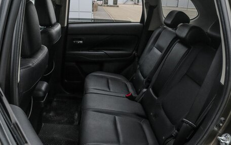 Mitsubishi Outlander III рестайлинг 3, 2018 год, 1 495 000 рублей, 13 фотография