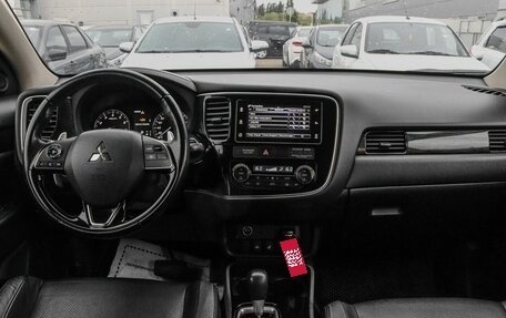 Mitsubishi Outlander III рестайлинг 3, 2018 год, 1 495 000 рублей, 11 фотография