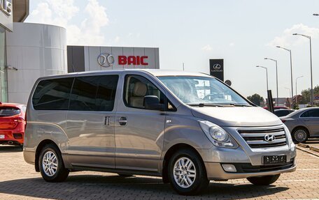 Hyundai H-1 II рестайлинг, 2018 год, 2 195 000 рублей, 3 фотография