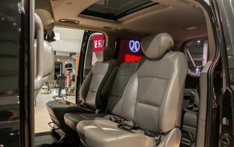 Hyundai Grand Starex Grand Starex I рестайлинг 2, 2014 год, 1 755 000 рублей, 17 фотография