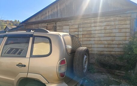 Chevrolet Niva I рестайлинг, 2005 год, 300 000 рублей, 2 фотография