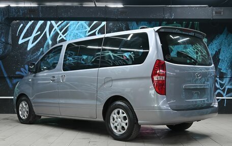 Hyundai Grand Starex Grand Starex I рестайлинг 2, 2014 год, 1 695 000 рублей, 3 фотография