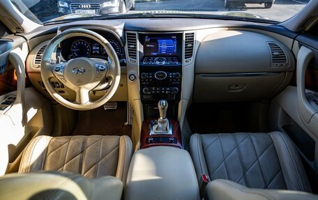 Infiniti QX70, 2016 год, 2 700 000 рублей, 15 фотография