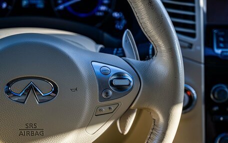 Infiniti QX70, 2016 год, 2 700 000 рублей, 18 фотография