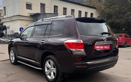 Toyota Highlander III, 2013 год, 2 490 000 рублей, 3 фотография