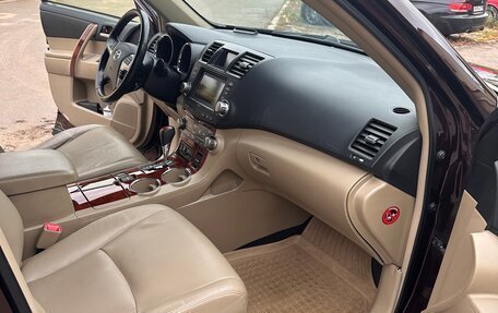 Toyota Highlander III, 2013 год, 2 490 000 рублей, 7 фотография
