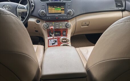 Toyota Highlander III, 2013 год, 2 490 000 рублей, 14 фотография