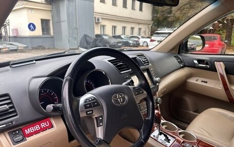 Toyota Highlander III, 2013 год, 2 490 000 рублей, 5 фотография