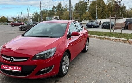 Opel Astra J, 2013 год, 980 000 рублей, 1 фотография