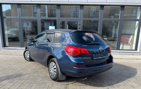 Opel Astra J, 2011 год, 790 000 рублей, 2 фотография