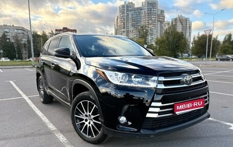 Toyota Highlander III, 2018 год, 3 673 000 рублей, 1 фотография