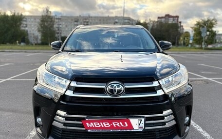 Toyota Highlander III, 2018 год, 3 673 000 рублей, 2 фотография