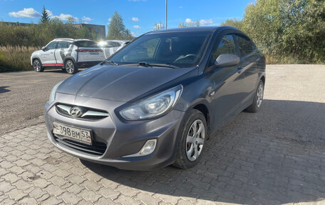 Hyundai Solaris II рестайлинг, 2013 год, 719 000 рублей, 2 фотография