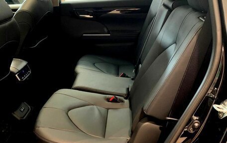 Toyota Highlander, 2024 год, 6 300 000 рублей, 19 фотография