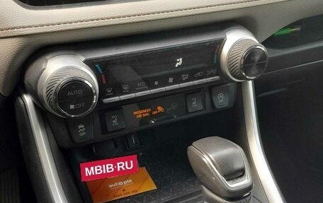 Toyota RAV4, 2020 год, 2 400 000 рублей, 9 фотография
