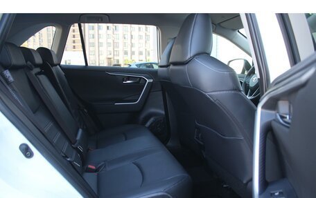 Toyota RAV4, 2025 год, 6 120 000 рублей, 17 фотография