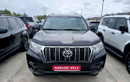 Toyota Land Cruiser Prado 150 рестайлинг 2, 2022 год, 6 300 000 рублей, 2 фотография
