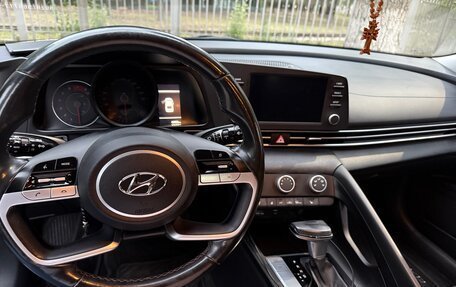 Hyundai Elantra, 2021 год, 2 000 000 рублей, 9 фотография