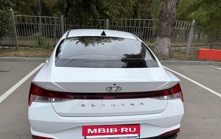 Hyundai Elantra, 2021 год, 2 000 000 рублей, 4 фотография
