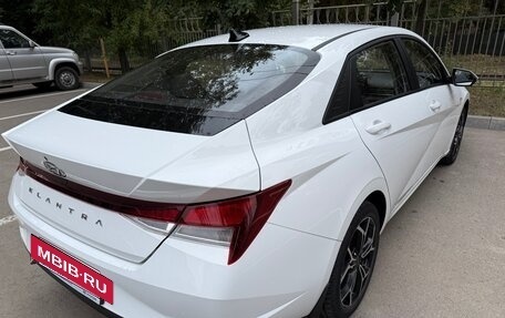 Hyundai Elantra, 2021 год, 2 000 000 рублей, 2 фотография