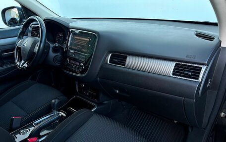 Mitsubishi Outlander III рестайлинг 3, 2018 год, 1 742 800 рублей, 7 фотография