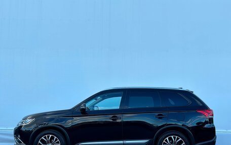 Mitsubishi Outlander III рестайлинг 3, 2018 год, 1 742 800 рублей, 12 фотография
