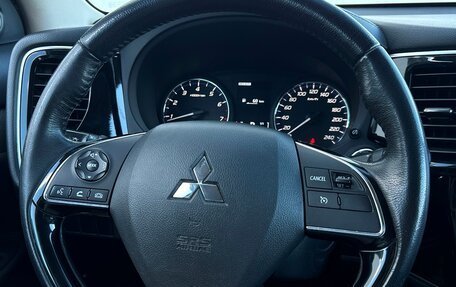 Mitsubishi Outlander III рестайлинг 3, 2018 год, 1 742 800 рублей, 18 фотография