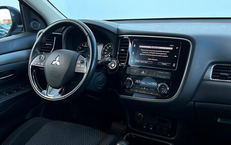 Mitsubishi Outlander III рестайлинг 3, 2018 год, 1 742 800 рублей, 14 фотография