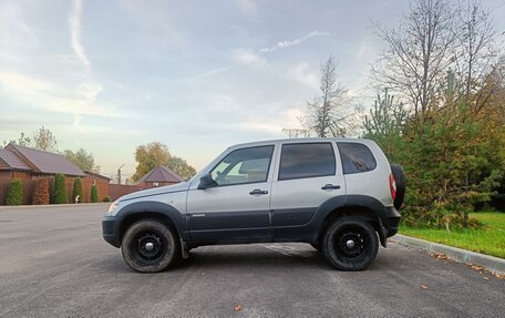 Chevrolet Niva I рестайлинг, 2017 год, 585 000 рублей, 2 фотография