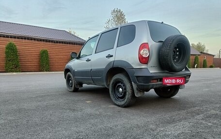 Chevrolet Niva I рестайлинг, 2017 год, 585 000 рублей, 6 фотография