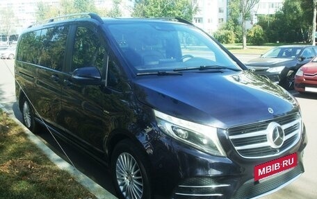 Mercedes-Benz V-Класс, 2017 год, 3 300 000 рублей, 3 фотография