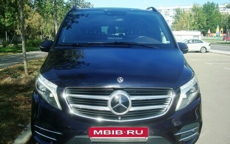 Mercedes-Benz V-Класс, 2017 год, 3 300 000 рублей, 2 фотография