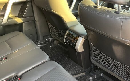 Toyota Land Cruiser Prado 150 рестайлинг 2, 2021 год, 7 250 000 рублей, 8 фотография