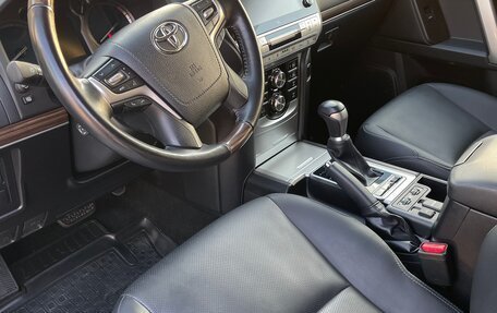 Toyota Land Cruiser Prado 150 рестайлинг 2, 2021 год, 7 250 000 рублей, 16 фотография