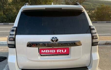 Toyota Land Cruiser Prado 150 рестайлинг 2, 2021 год, 7 250 000 рублей, 12 фотография