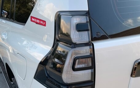 Toyota Land Cruiser Prado 150 рестайлинг 2, 2021 год, 7 250 000 рублей, 6 фотография